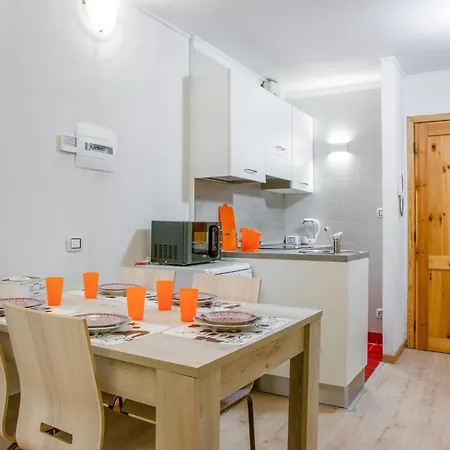 Апартаменты Cervinia Ski-in Ski-out Slopes *