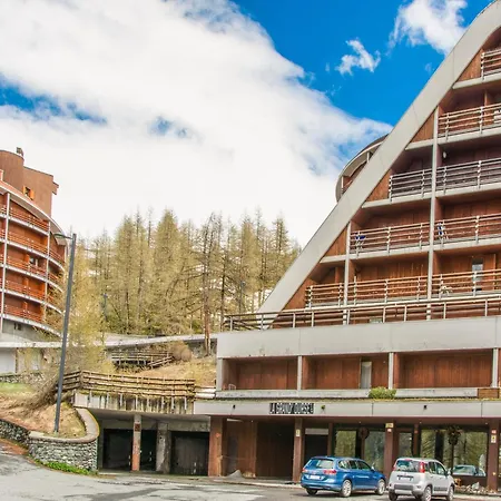 Апартаменты Cervinia Ski-in Ski-out Slopes